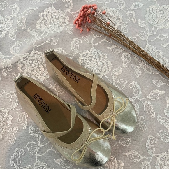 Kenneth Cole New York Other - NWT Girls Kenneth Cole Metallic Flats